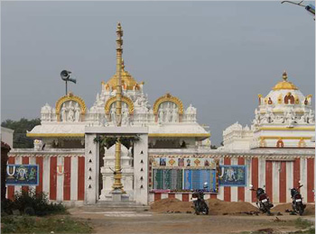 sri perundevi nayika sameta sri varadharaja peruma